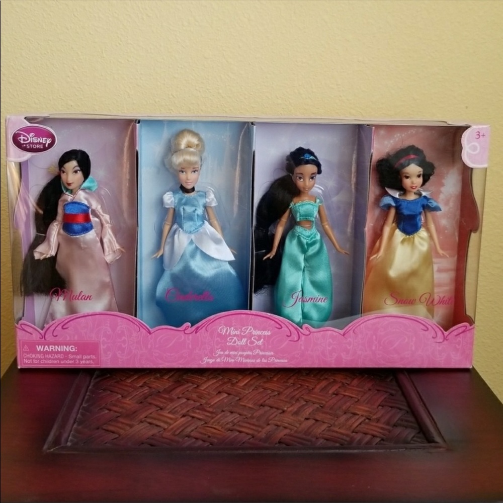ISO Mini princess doll set